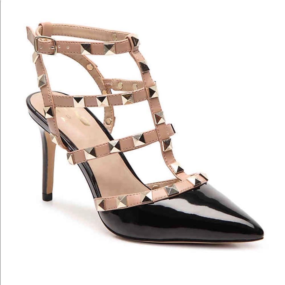 Strappy pump with stud accents 7.5